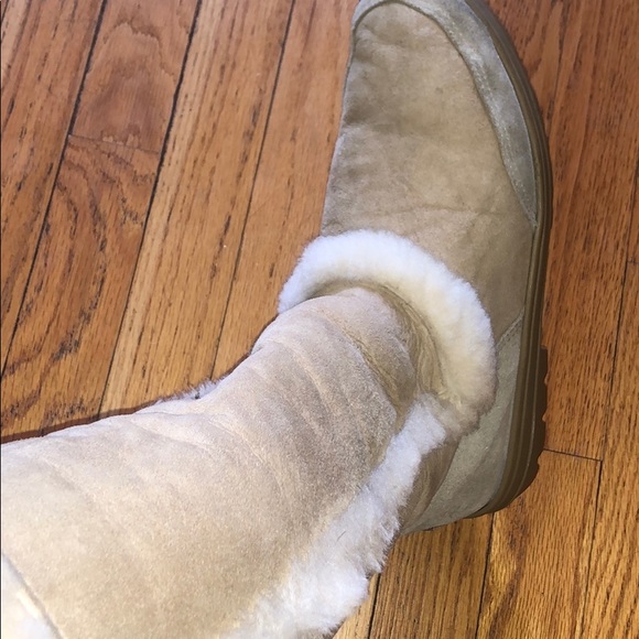 UGG | Shoes | Ugg Sundance Ii Revival 